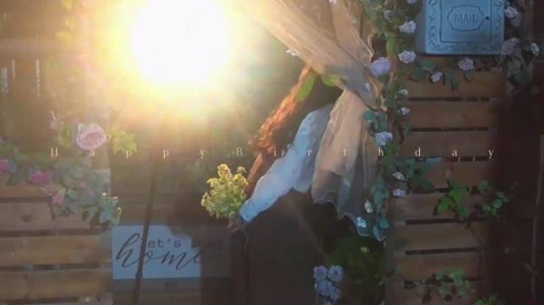 田曦薇28岁生日照曝光,捧花状态元气满满