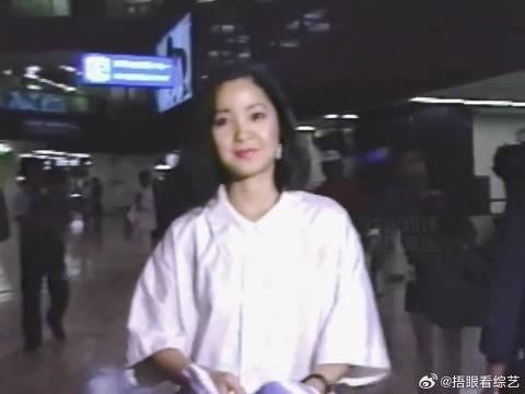 邓丽君在日接受采访回应私生子谣言,好爱邓小姐的这身穿搭