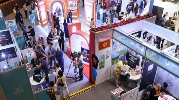 全球艺场500家专业机构聚焦“上海时间”，国际演艺大会首日九大项目签约