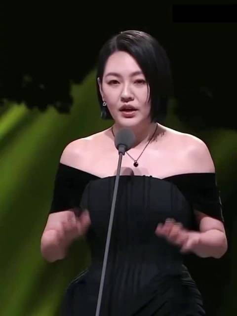 小S获金钟奖哽咽缅怀大S,复出与蔡康永合体