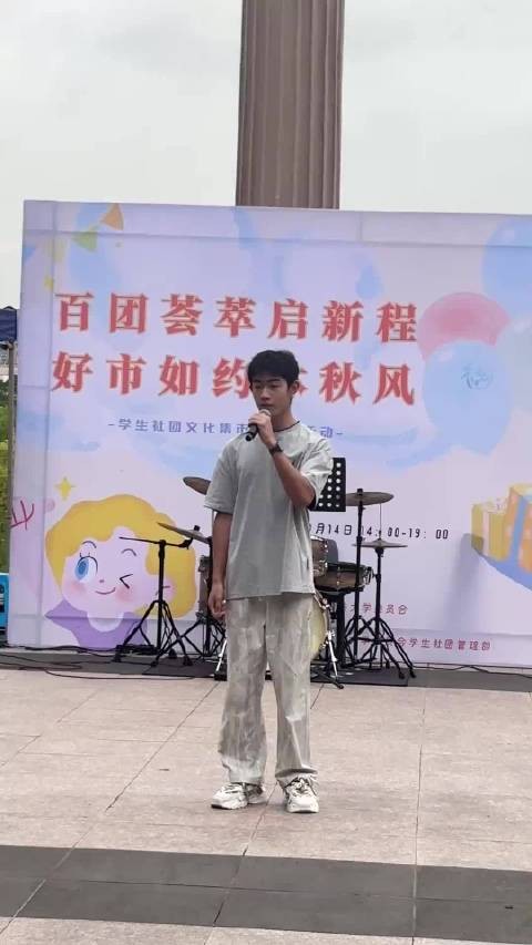 长相奶奶的男孩子，没想到能发出这么直男的声音