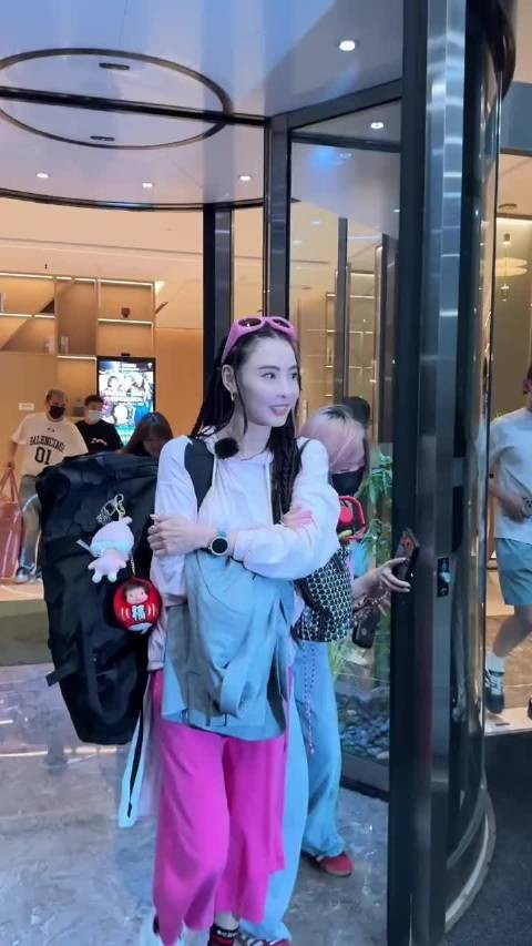 张柏芝是仙女下凡，美得没有形容词可以形容了