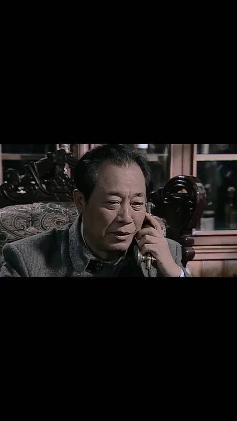 潜伏 老站长：则成啊、现在就剩我们两个人了，你看谁像峨眉峰