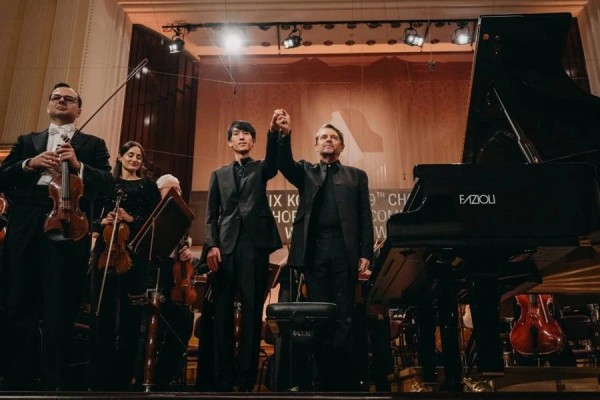 第19届肖邦国际钢琴比赛：美国华裔陆逸轩夺冠，中国选手表现引人瞩目