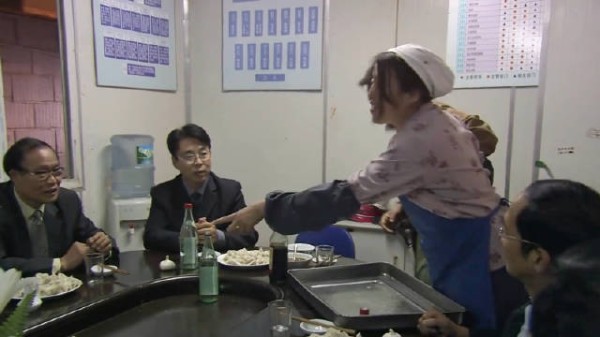 包工头宴请领导，特意吩咐后厨整点硬菜，怎料对方竟只弄了饺子