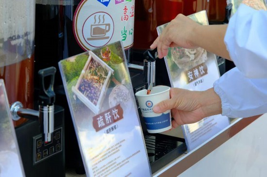 宁夏医科大学总医院开展免费中医药茶饮试饮活动。（受访者供图）