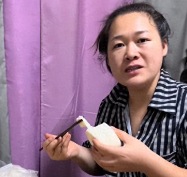 风扇姐人设崩塌，前夫发文撕开她的面具，卷走23万彩礼让他全家抬不起头