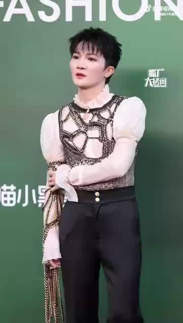 周深vogue红毯造型表现力如何?