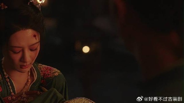 何淮芳故意刺伤自己,却被蒋长扬识破,下秒举作太狠了