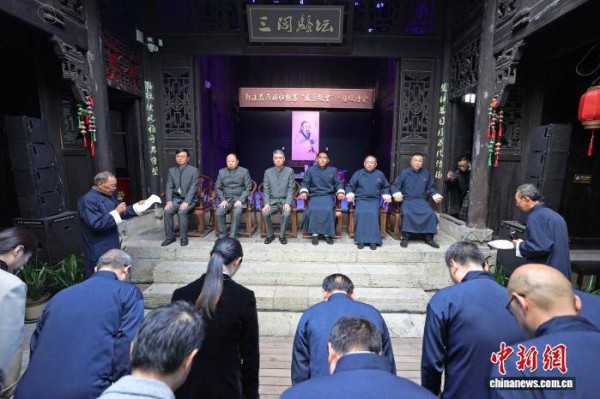 湖北秭归骚坛诗社举行拜师礼 传承屈原文化