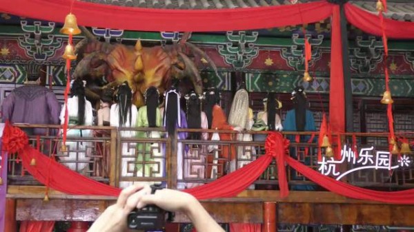 董卓的眼神好清澈