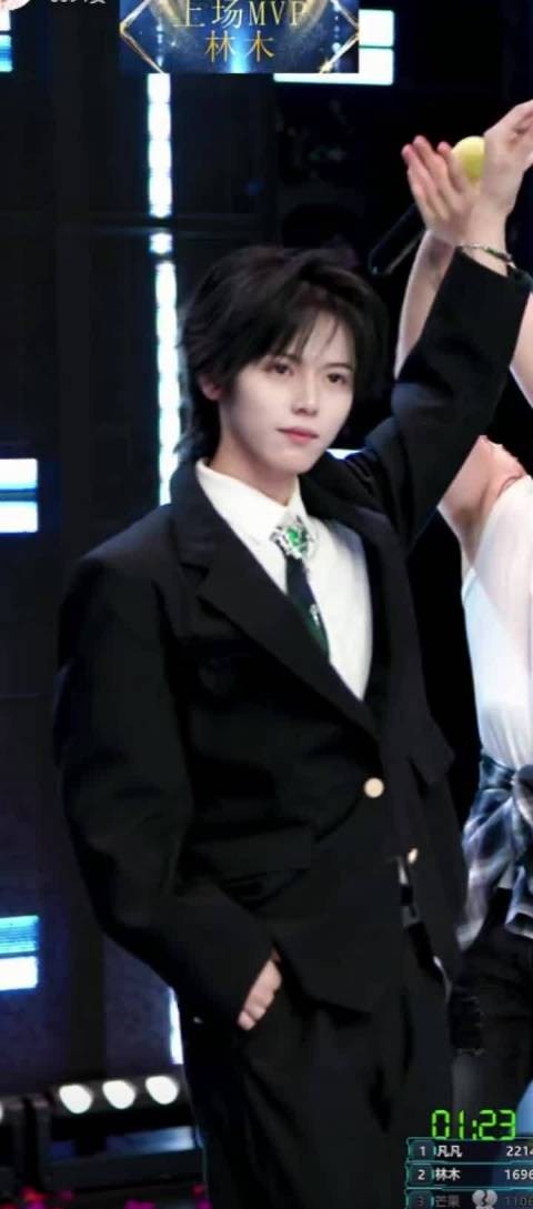 谁家拉票这么自带萌点啊!这股子抽象劲儿也太可爱了,直接浅浅心动一下