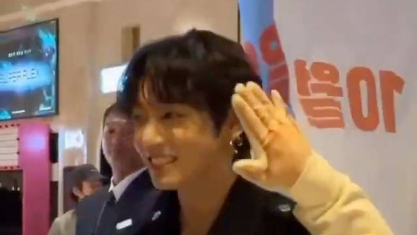 251025 电影VIP试映会 柾国相关 萌之 logo