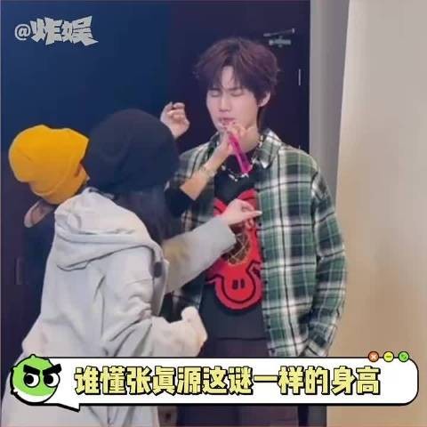 张真源身高反差引热议,男模身材吸睛