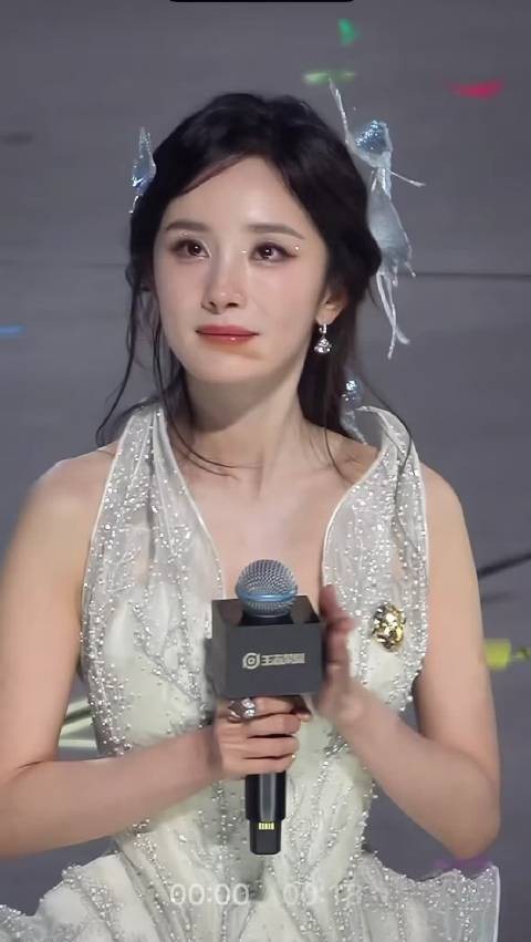 天呐,她好美 能长红不是没理由的