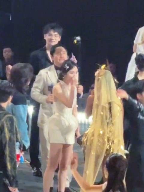 杨幂她又有趣又有梗又聪明 古灵精怪的, 就像当初的晴川!