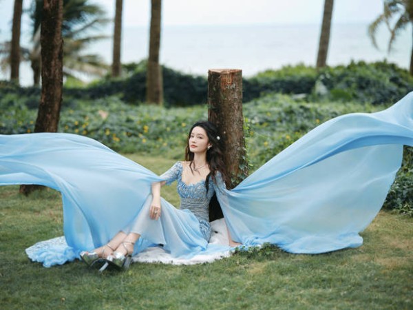 李沁身姿窈窕。