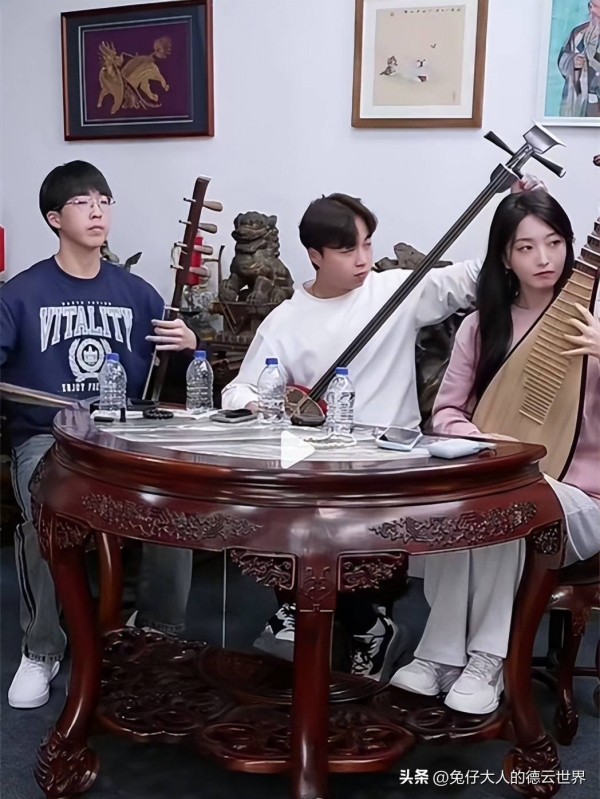 鼓曲社首次直播带货,董事长王惠空降,刷礼物、下单,成了管理员