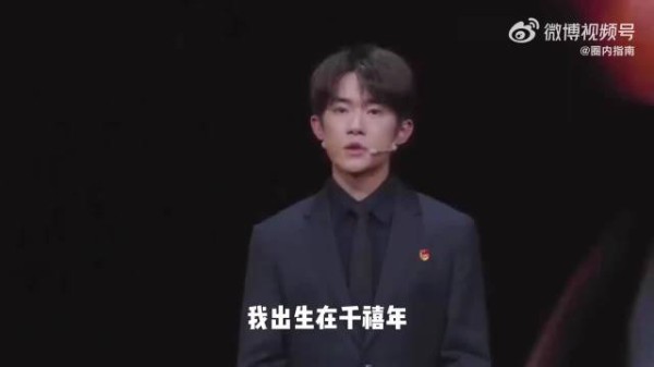 易烊千玺返校参加毕业典礼,未来静待绽放