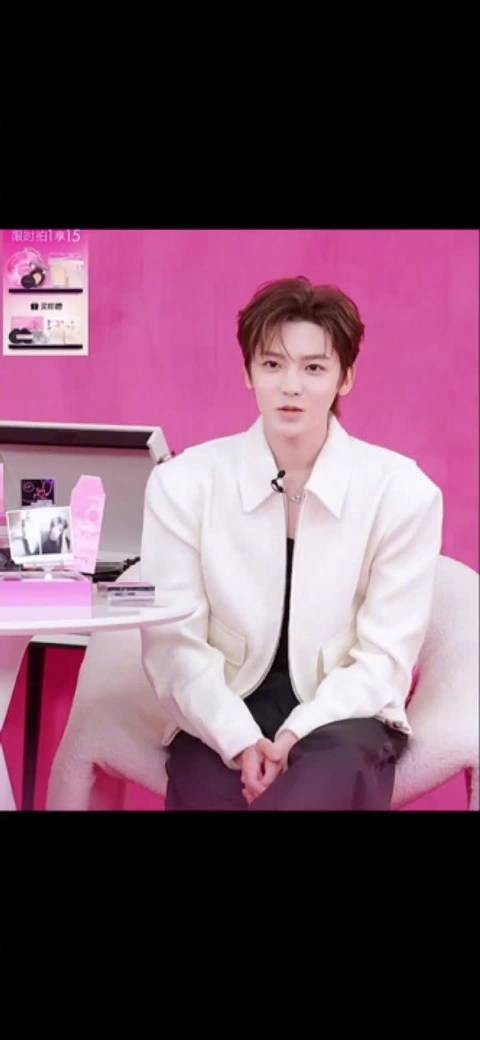 侯明昊方里直播销售额破600万,限定套组3分钟售罄