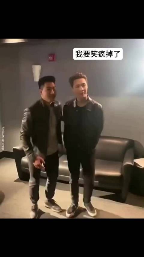 我和张艺兴合照也要这样,我要让他记住我