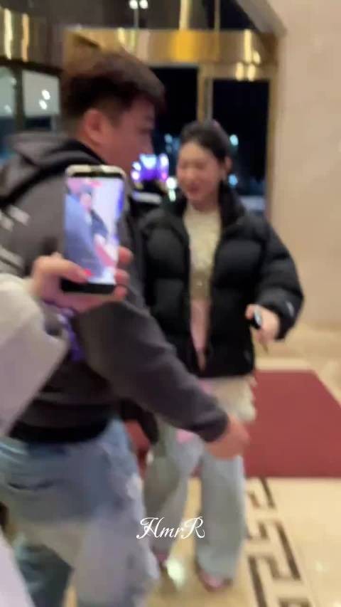 沈佳润有种我诡秘当明星的感觉,感觉真的很开心hhhhh 妹宝:饭撒是吧?好好玩