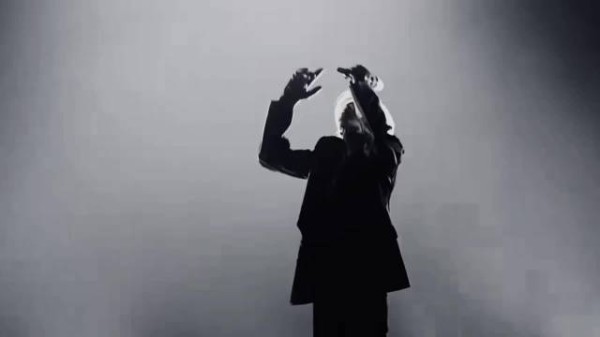 蔡徐坤直播分享护肤音乐趣事,真诚互动治愈粉丝