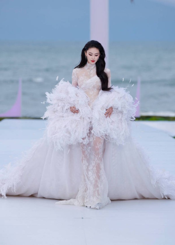 张馨予气场全开。