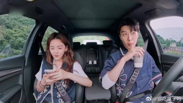 看来关系也一般!章若楠放歌听,居然不知道是范丞丞唱的