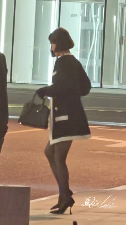 秦岚即兴编舞引热议,网友喊话辛芷蕾赵昭仪围观