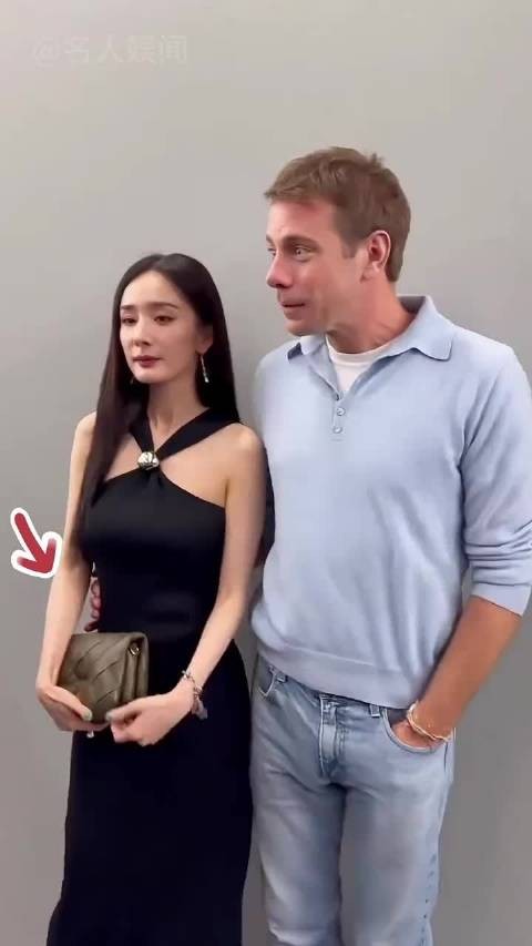 女星面对金主搂腰?倪妮匆匆忙忙,杨幂从从容容,刘亦菲游刃有余 ,法老