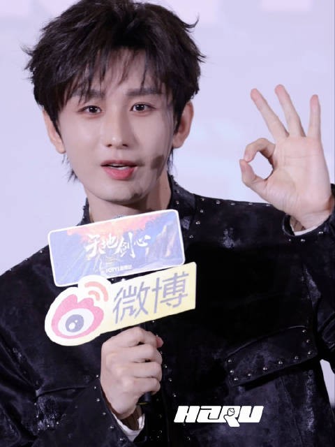 我真笑死了成毅就这样被喊得眼睛不知道该往哪边安放了啊啊啊啊