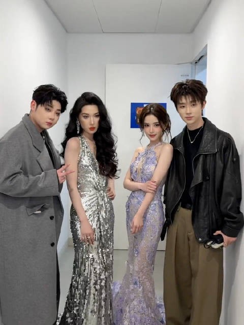 绝美拍立得的诞生 迅猛龙特蕾莎 单眼皮的小黄豆 王不染 迪士尼在逃公主 直播