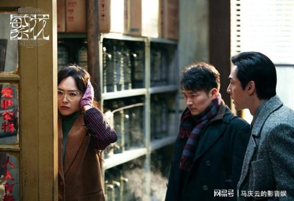 也谈“搞金靖”：当“男导演”大谈乳房时，“女编剧”为何不抽他