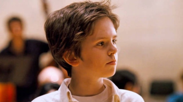 富家小姐爱上了街头穷小子,他们只是在天台一夜温存,女孩就发现自己怀了孕