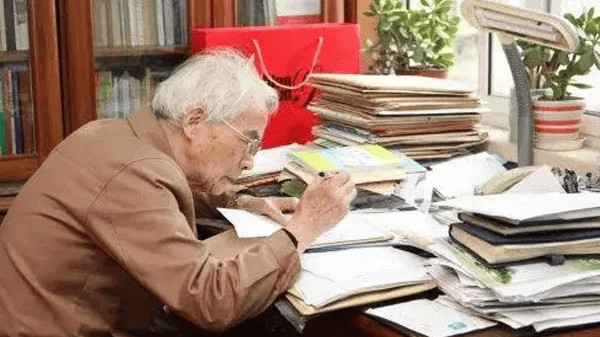 逝者｜送别104岁作家圣野：他的诗心为孩子跳动