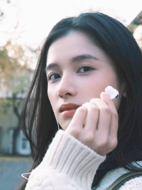 张婧仪公认的地母类大气长相,顶级骨相又美又耐看,天生女明星!