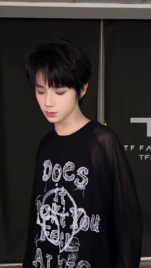 王橹杰《刀马刀马》手势舞点赞突破百万 一个单人百万cha!