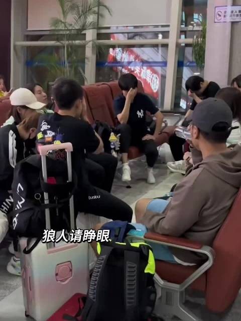 啊哈哈哈哈哈哈哈抓头发的动作一下就暴露