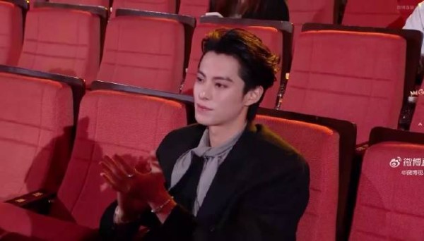 王鹤棣大奉打更人在微博视界大会官宣有第二季,就说我们小大奉真的播得不错的