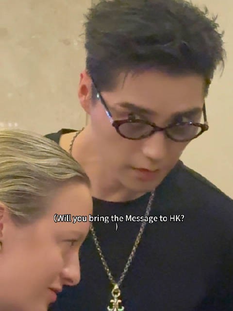 阿云嘎演出后粉丝热情互动,小猪抢镜逗乐众人