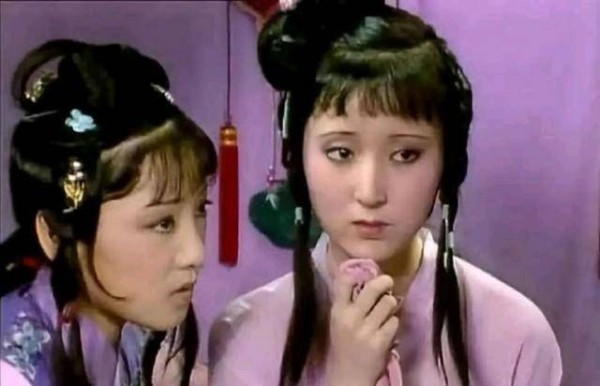 紫鹃敢管黛玉，鸳鸯敢说贾母，莺儿为什么在宝钗面前毕恭毕敬