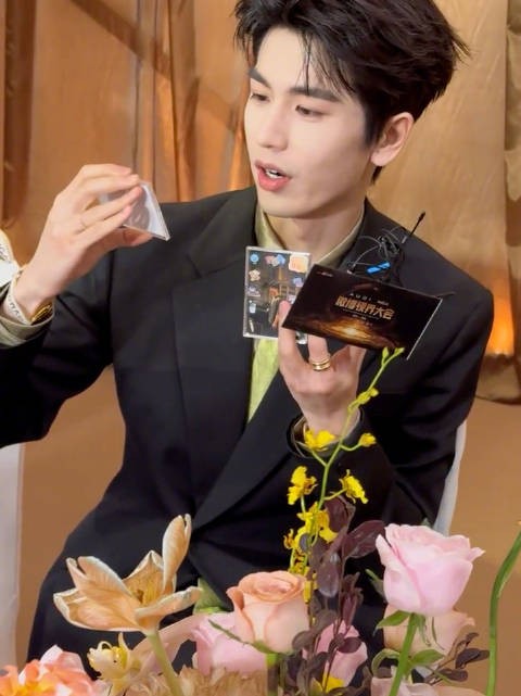 张凌赫的核心宗旨就是“暴富发财”，哈哈哈就爱听点实在的