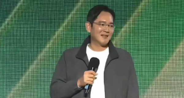 黄仁勋喊话李在镕：在镕，听着，当年我使用三星GDDR芯片时，你还是个孩子