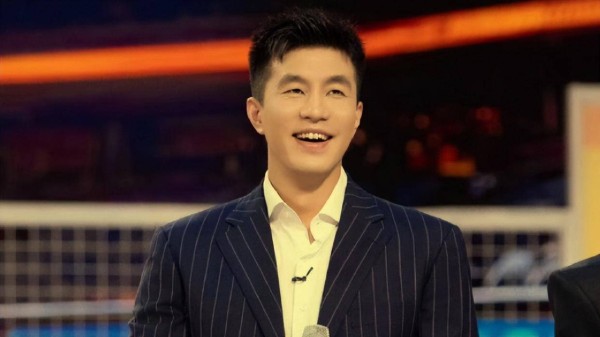 郭艾伦下午4点18自宣!11月13日空降京城将跨界进行到底,再次尝试脱口秀值得期待吗?