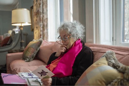 玛格丽特·阿特伍德出版回忆录,“记忆虽然不可靠,但可能很生动”