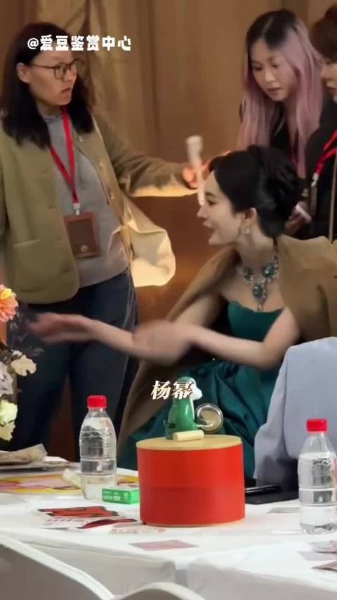 杨幂:走完他的,听你的!听完你的,嗑他的!嗑完他的,拍你的!