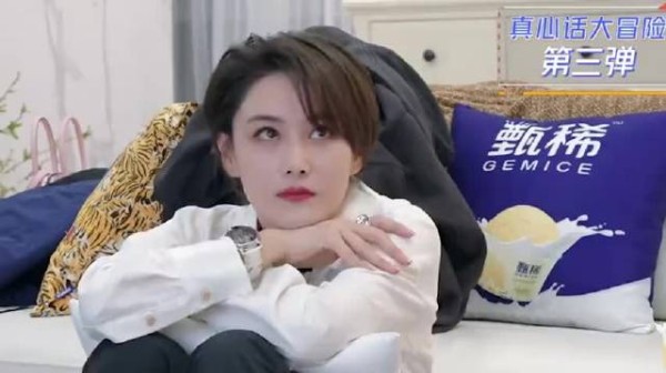 张柏芝悄悄接起谢贤的电话,听到他对张柏芝的称呼,暴露翁媳关系