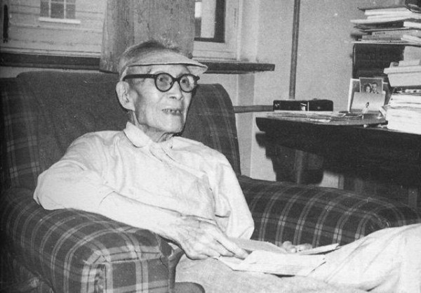 金岳霖痴爱林徽因一生，梁思成再婚那晚，他在她坟前依墓而眠