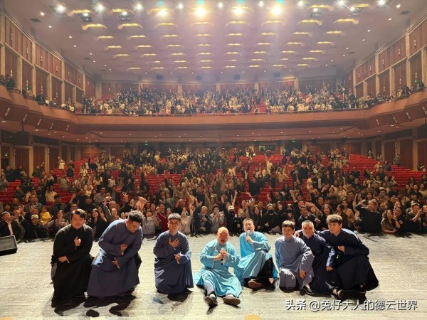 德云社杭州商演,张鹤伦返场PK,背顺口溜嘴瓢,这局观众赢了